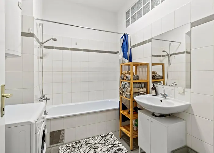 Designer Flat I 5 Minutes To Metro I Fast Wifi *