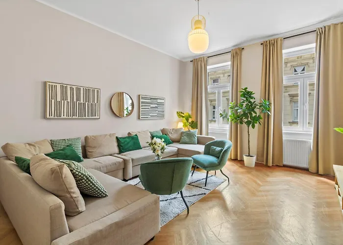 Апартаменты Designer Flat I 5 Minutes To Metro I Fast Wifi